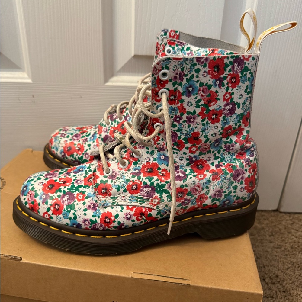 Floral Dr Martens Women’s Size 8